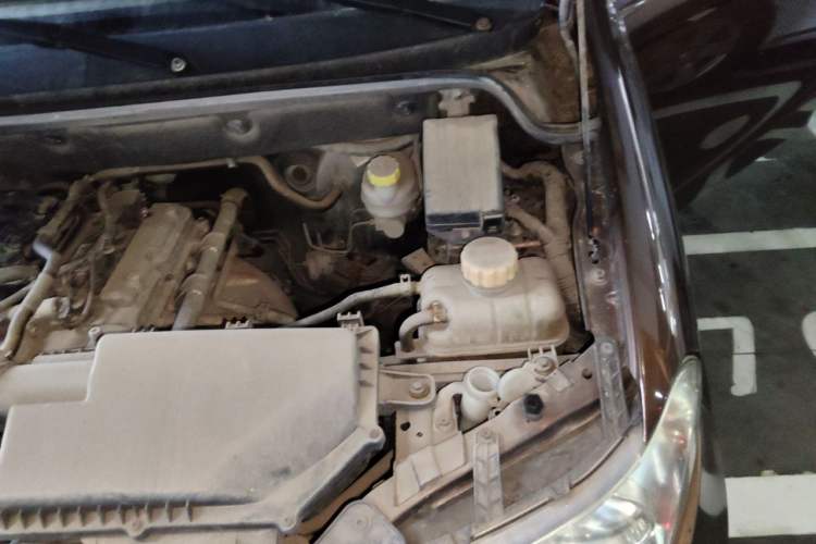 Used Wuling Hongguang 2015 1.2L S Base Model China V Standard Engine Bay Left