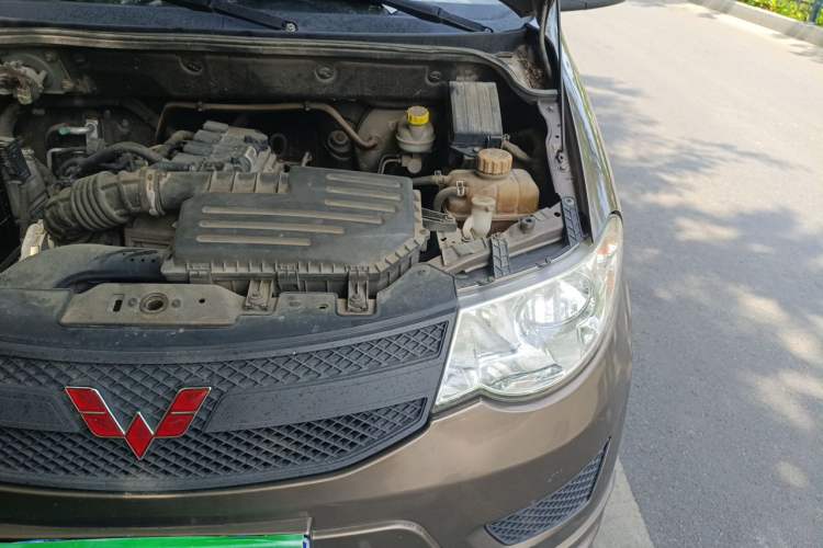 Used Wuling Hongguang 2015 1.5L S Basic Version China V Standard Engine Bay Left