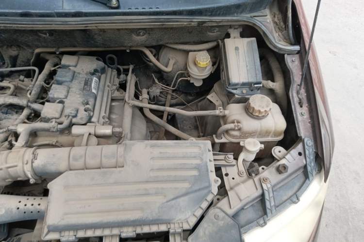 Used Wuling Hongguang 2015 1.5L S Basic Version China V Standard Engine Bay Left