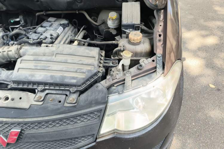Used Wuling Hongguang 2015 1.5L S Base Model China IV Engine Bay Left