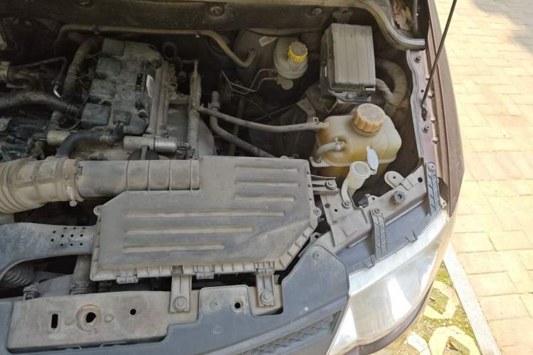 Used Wuling Hongguang 2015 1.5L S Base Model China IV Engine Bay Left