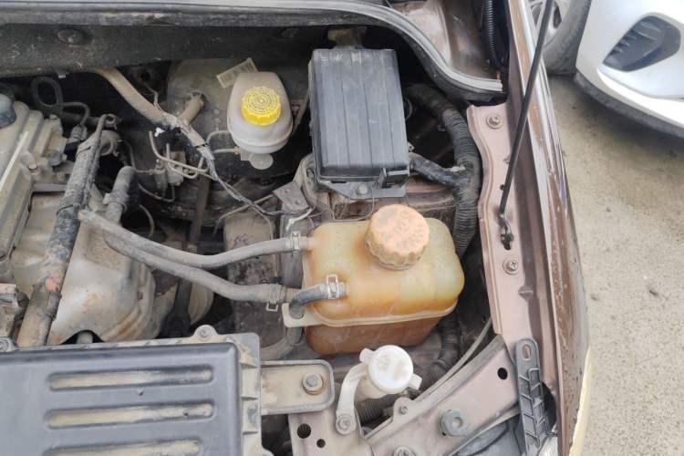 Used Wuling Hongguang 2015 1.5L S Base Model China IV Engine Bay Left