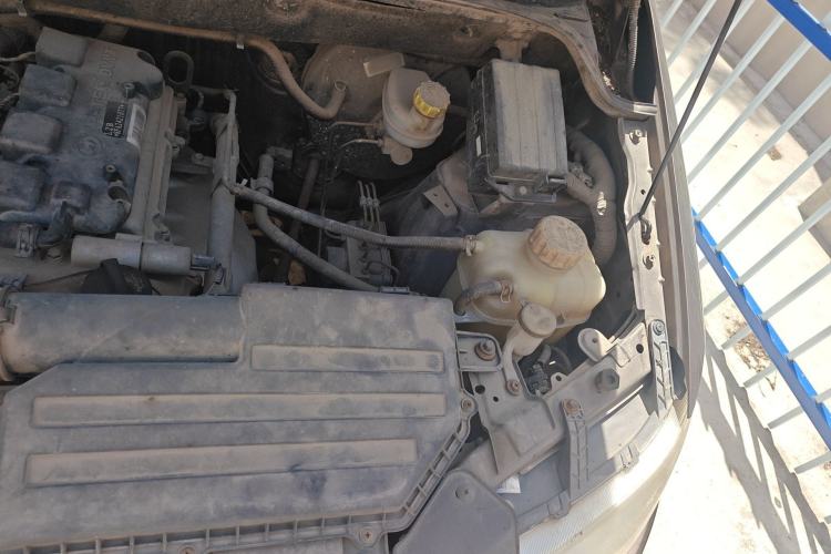 Used Wuling Hongguang 2015 1.5L S Basic Version China V Standard Engine Bay Left
