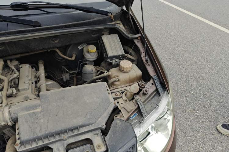 Used Wuling Hongguang 2015 1.2L S Base Model China V Standard Engine Bay Left