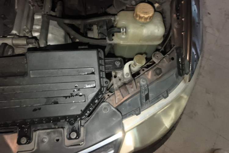 Used Wuling Hongguang 2015 1.5L S1 Standard China V-Emission Standards Engine Bay Left