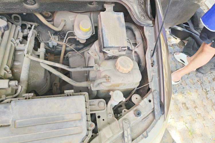 Used Wuling Hongguang 2015 1.5L S Basic Version China V Standard Engine Bay Left