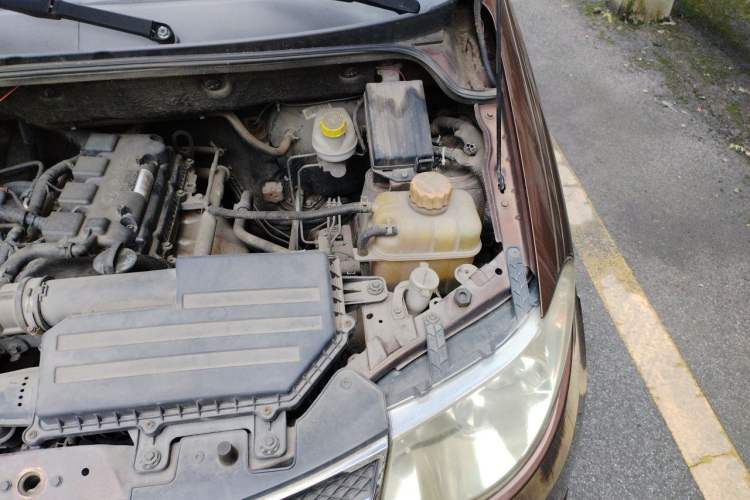 Used Wuling Hongguang 2015 1.5L S Basic Version China V Standard Engine Bay Left