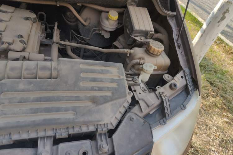 Used Wuling Hongguang 2015 1.5L S Base Model China IV Engine Bay Left