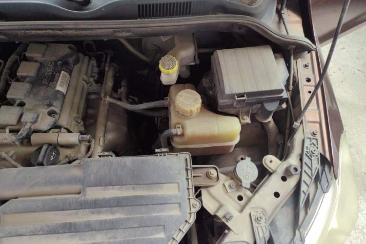 Used Wuling Hongguang 2015 1.5L S1 Comfort China V Standard Engine Bay Left