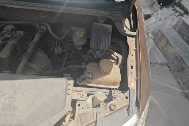 Used Wuling Hongguang 2015 1.2L S Base Model China V Standard Engine Bay Left