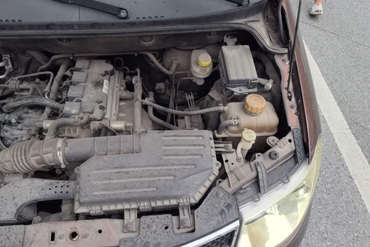 Used Wuling Hongguang 2015 1.5L S Basic Version China V Standard Engine Bay Left