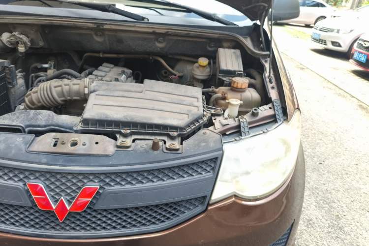 Used Wuling Hongguang 2015 1.5L S Basic Version China V Standard Engine Bay Left
