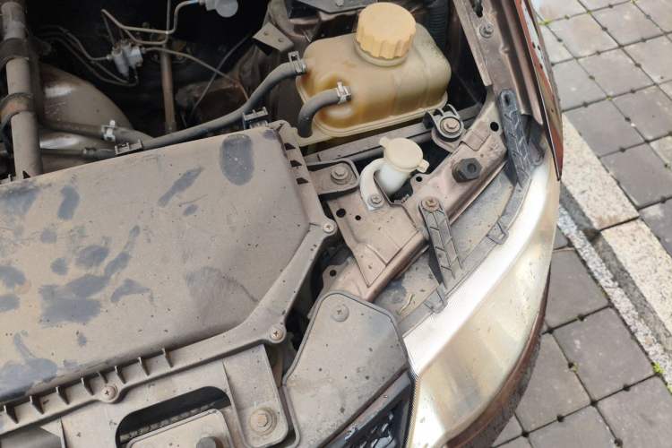 Used Wuling Hongguang 2015 1.2L S Base Model China V Standard Engine Bay Left