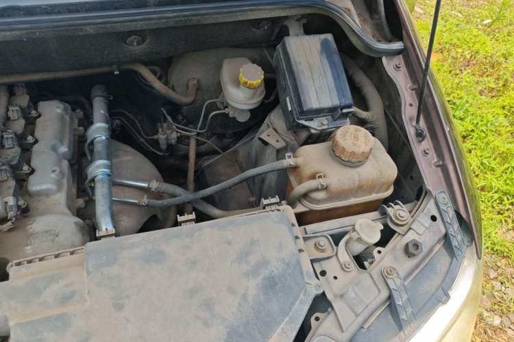 Used Wuling Hongguang 2015 1.2L S Base Model China V Standard Engine Bay Left