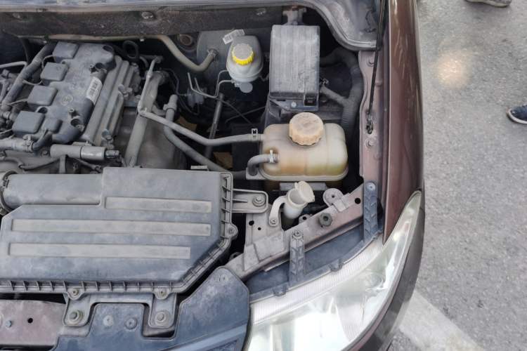 Used Wuling Hongguang 2015 1.5L S Basic Version China V Standard Engine Bay Left