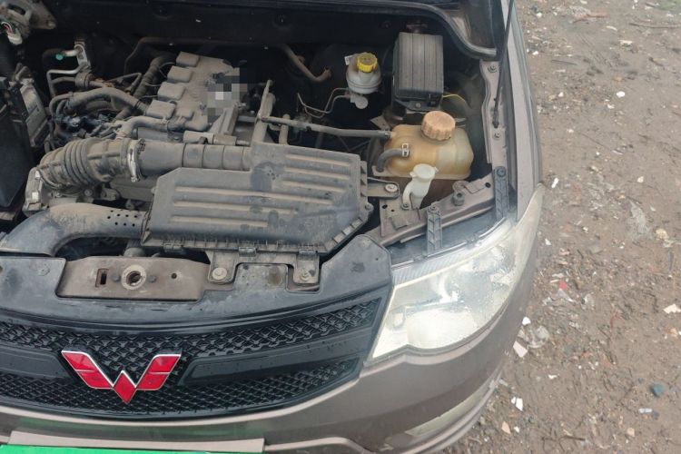 Used Wuling Hongguang 2015 1.5L S Basic Version China V Standard Engine Bay Left