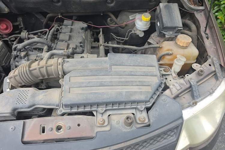 Used Wuling Hongguang 2015 1.5L S Basic Version China V Standard Engine Bay Left