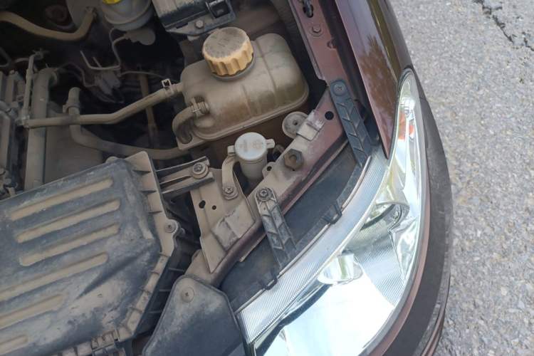 Used Wuling Hongguang 2015 1.5L S Basic Version China V Standard Engine Bay Left
