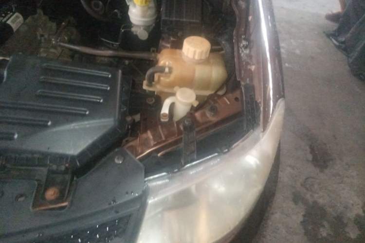 Used Wuling Hongguang 2015 1.5L S Basic Version China V Standard Engine Bay Left