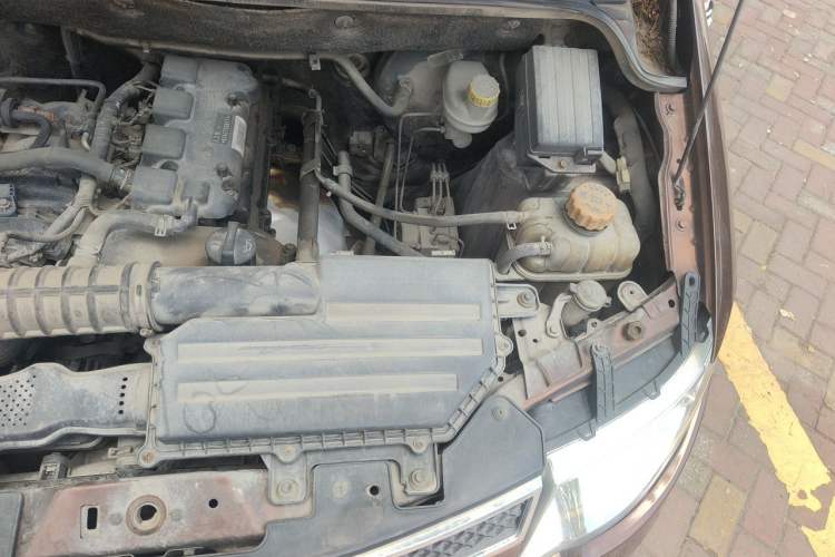Used Wuling Hongguang 2015 1.5L S Basic Version China V Standard Engine Bay Left