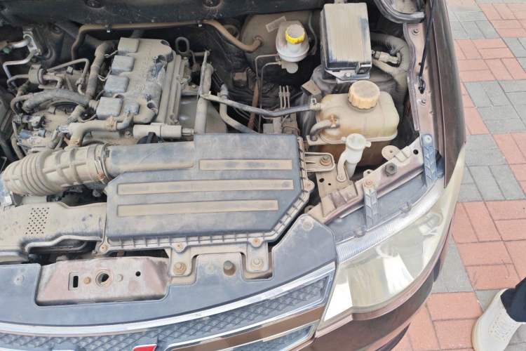 Used Wuling Hongguang 2015 1.5L S Basic Version China V Standard Engine Bay Left