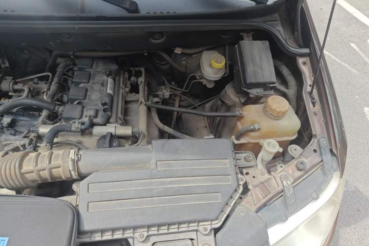 Used Wuling Hongguang 2015 1.5L S Basic Version China V Standard Engine Bay Left