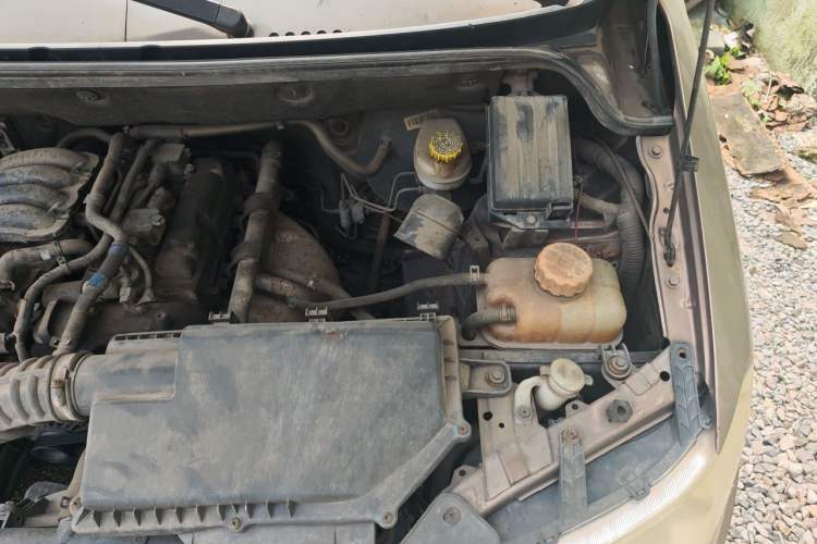 Used Wuling Hongguang 2015 1.2L S Base Model China V Standard Engine Bay Left