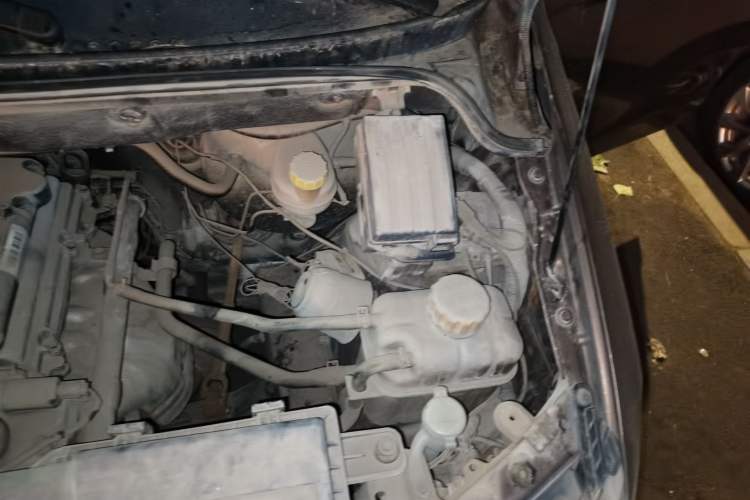 Used Wuling Hongguang 2015 1.5L S Basic Version China V Standard Engine Bay Left