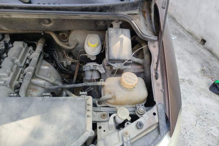 Used Wuling Hongguang 2015 1.2L S Base Model China V Standard Engine Bay Left