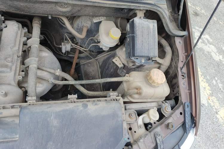Used Wuling Hongguang 2015 1.2L S Base Model China V Standard Engine Bay Left