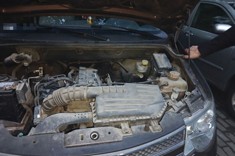 Used Wuling Hongguang 2015 1.5L S Basic Version China V Standard Engine Bay Left