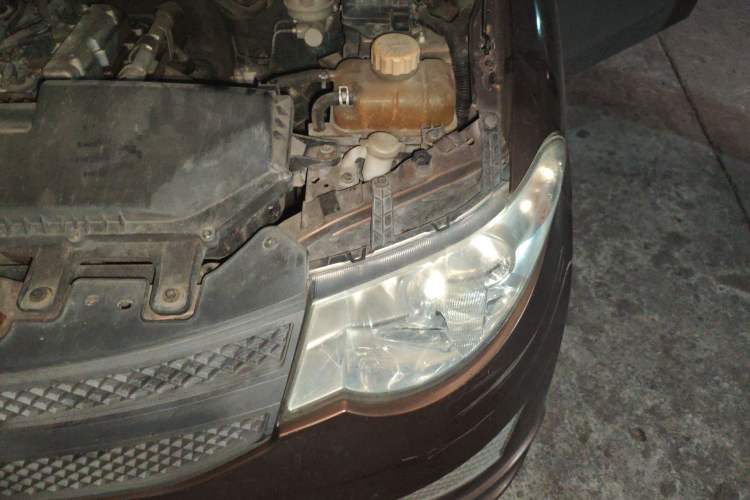 Used Wuling Hongguang 2015 1.2L S Base Model China V Standard Engine Bay Left