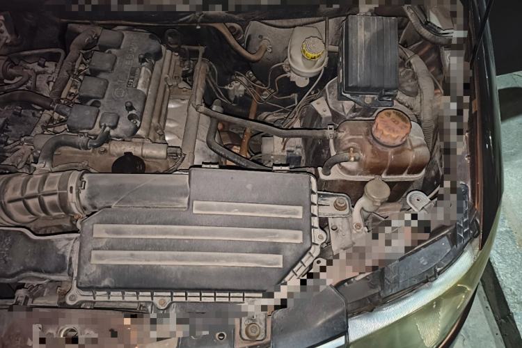 Used Wuling Hongguang 2015 1.5L S Basic Version China V Standard Engine Bay Left