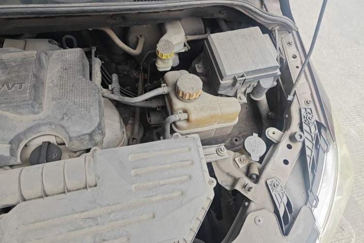 Used Wuling Hongguang 2015 1.5L S1 Luxury National Emission Standard V Engine Bay Left