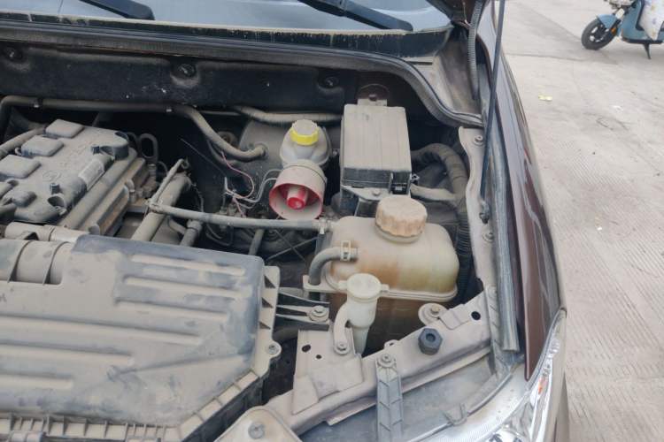 Used Wuling Hongguang 2015 1.5L S Basic Version China V Standard Engine Bay Left