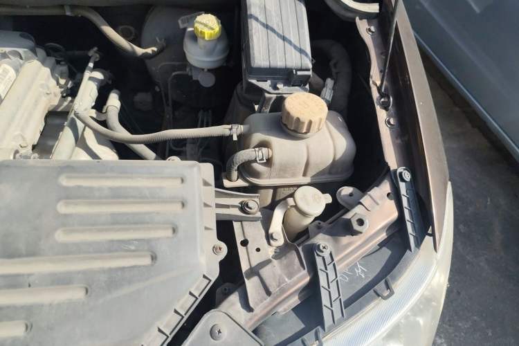 Used Wuling Hongguang 2015 1.5L S1 Standard China V-Emission Standards Engine Bay Left