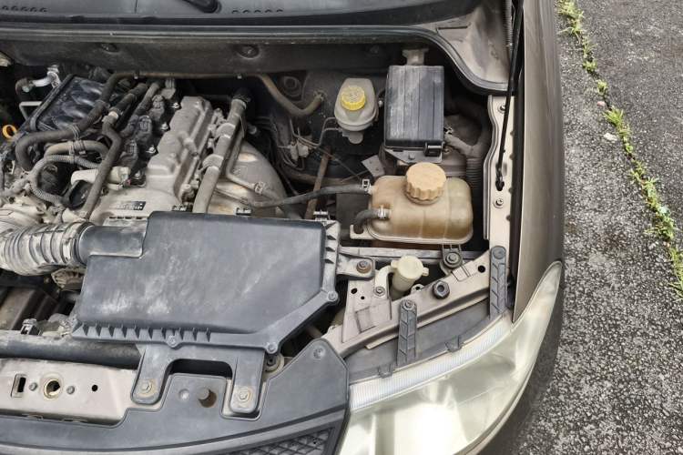Used Wuling Hongguang 2015 1.2L S Base Model China IV Engine Bay Left