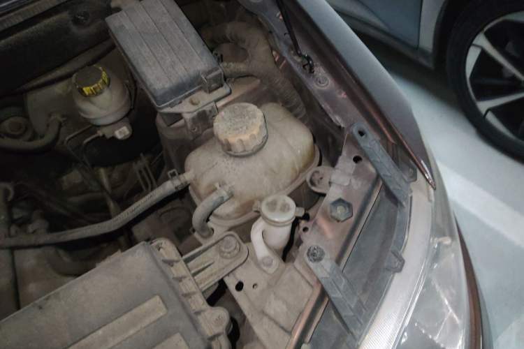 Used Wuling Hongguang 2015 1.5L S Base Model China IV Engine Bay Left