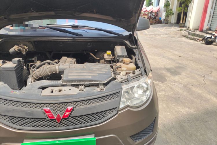 Used Wuling Hongguang 2015 1.5L S Basic Version China V Standard Engine Bay Left