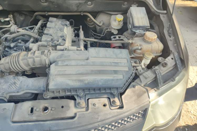 Used Wuling Hongguang 2015 1.5L S Basic Version China V Standard Engine Bay Left
