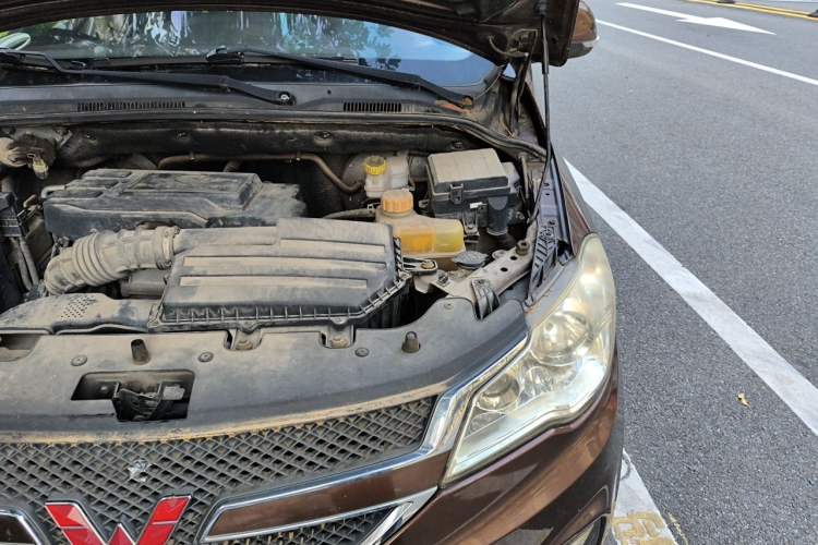 Used Wuling Hongguang 2015 1.5L S1 Luxury National Emission Standard V Engine Bay Left