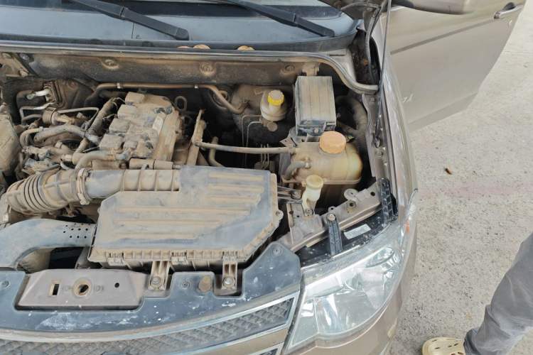 Used Wuling Hongguang 2015 1.5L S Basic Version China V Standard Engine Bay Left