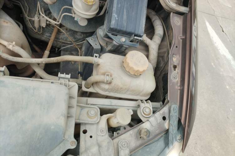 Used Wuling Hongguang 2015 1.2L S Base Model China V Standard Engine Bay Left