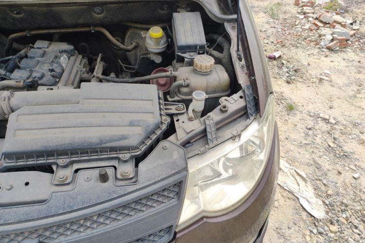 Used Wuling Hongguang 2015 1.5L S Basic Version China V Standard Engine Bay Left