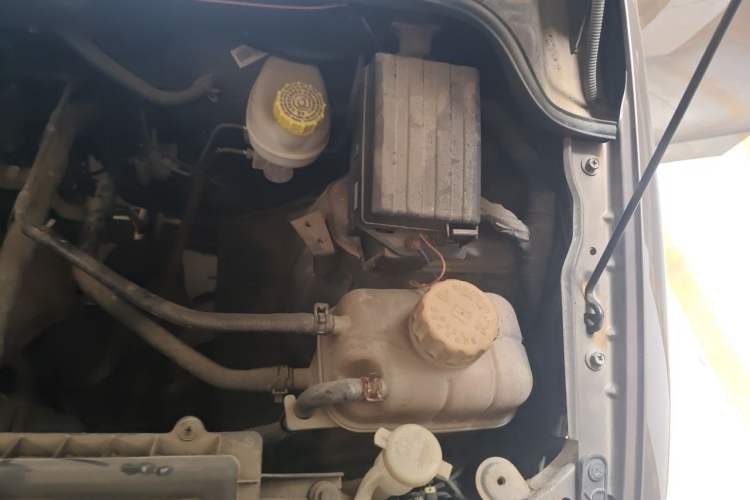 Used Wuling Hongguang 2015 1.5L S Basic Version China V Standard Engine Bay Left