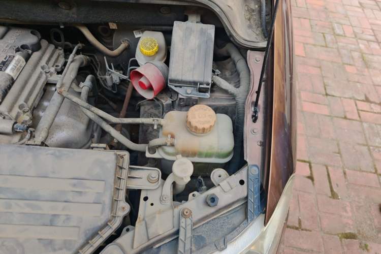 Used Wuling Hongguang 2015 1.5L S Basic Version China V Standard Engine Bay Left