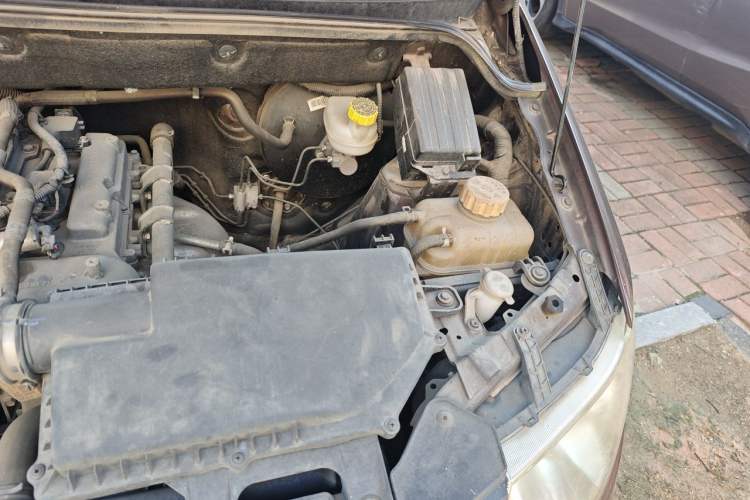 Used Wuling Hongguang 2015 1.2L S Base Model China V Standard Engine Bay Left