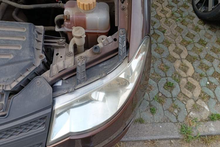 Used Wuling Hongguang 2015 1.5L S Basic Version China V Standard Engine Bay Left