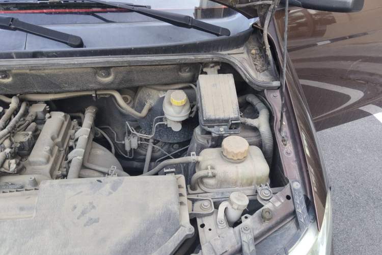 Used Wuling Hongguang 2015 1.2L S Base Model China V Standard Engine Bay Left
