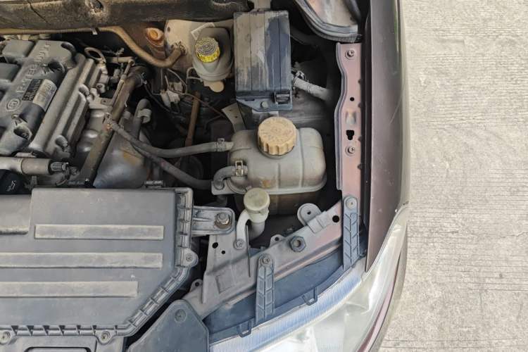 Used Wuling Hongguang 2015 1.5L S Base Model China IV Engine Bay Left